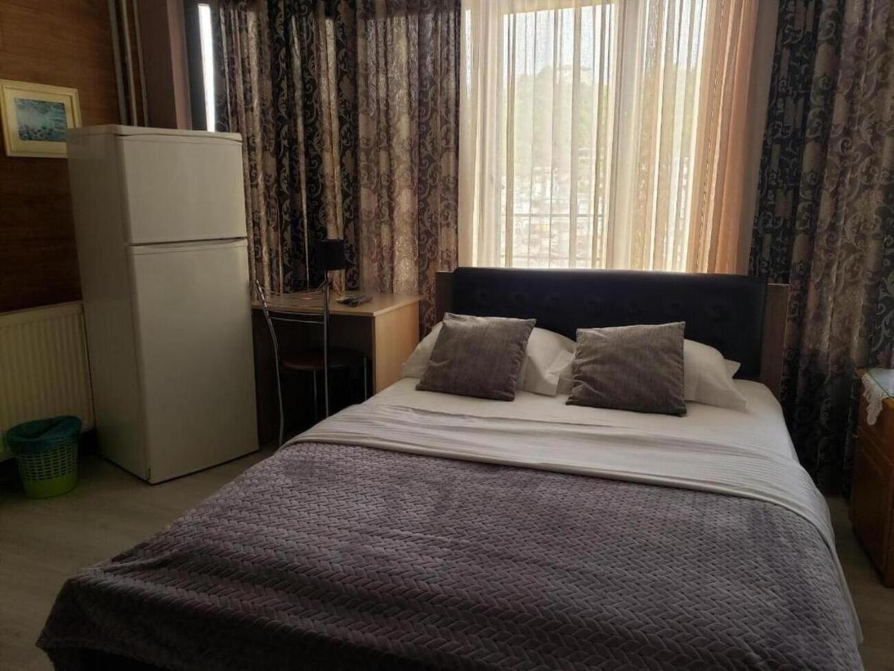 Hotel The First Гирокастра Экстерьер фото