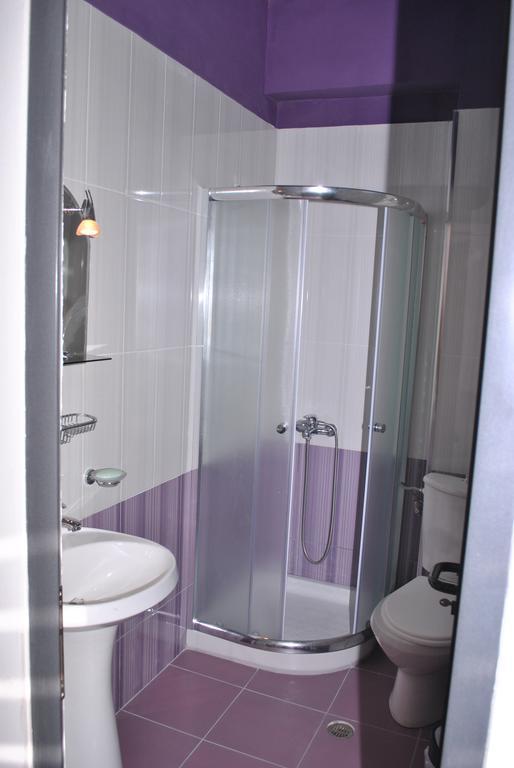 Hotel The First Гирокастра Экстерьер фото